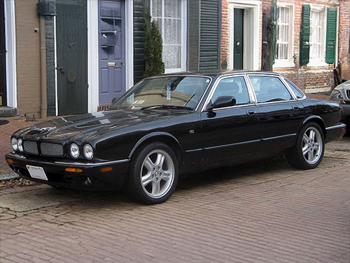 Jaguar XJ -2010